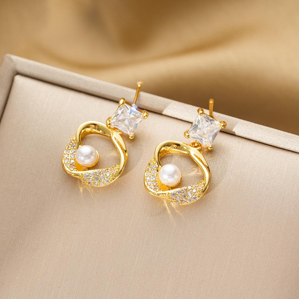 طقم مجوهرات رويال بيرل الذهبي