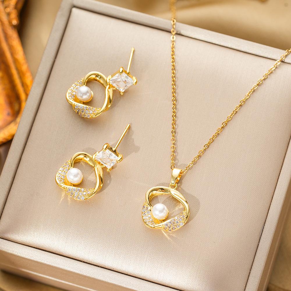 طقم مجوهرات رويال بيرل الذهبي